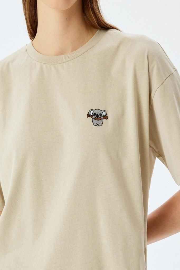 Koton Koala İşlemeli Kısa Kollu Bisiklet Yaka Oversize Tişört