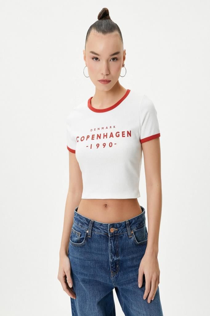 Koton Kolej Crop Tişört Slim Fit Biyeli Kısa Kollu Bisiklet Yaka Pamuklu