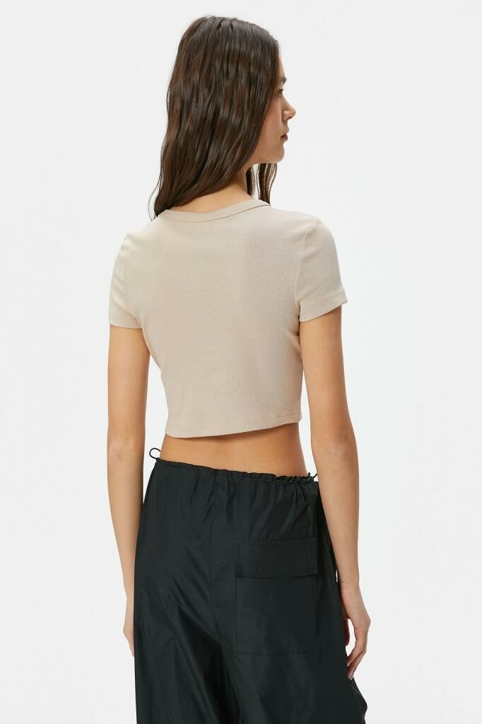 Koton Ayıcık Baskılı Crop Tişört Slim Fit Kısa Kollu Bisiklet Yaka Pamuklu