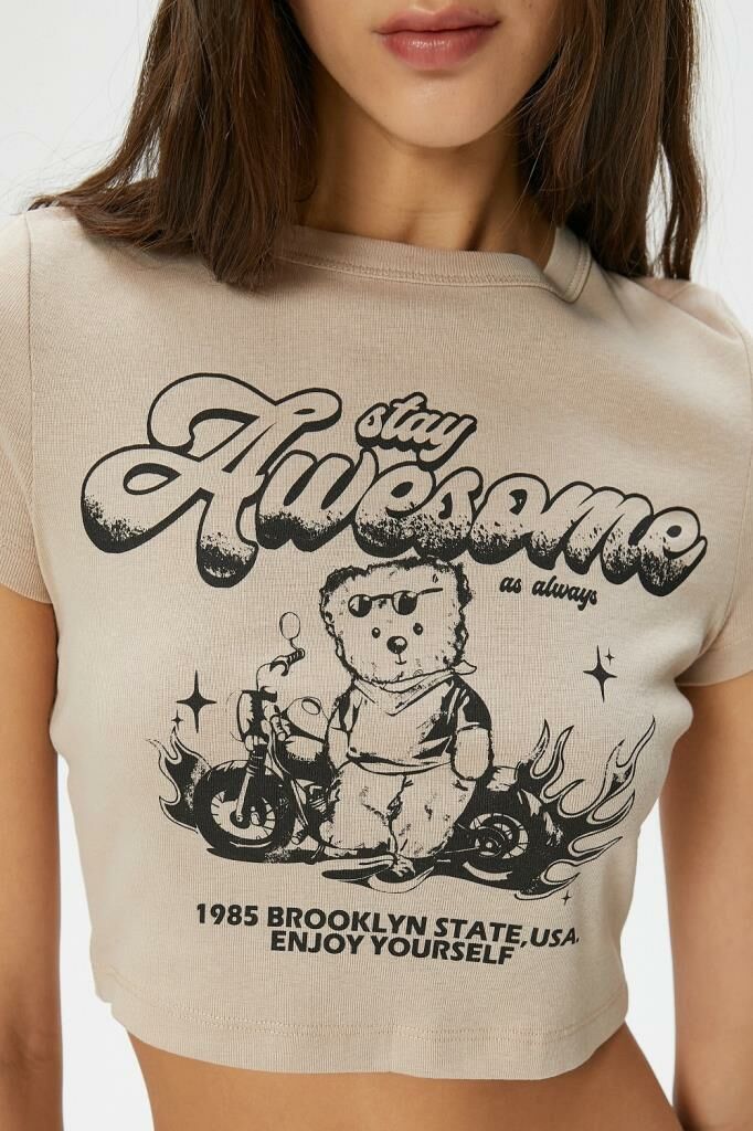 Koton Ayıcık Baskılı Crop Tişört Slim Fit Kısa Kollu Bisiklet Yaka Pamuklu