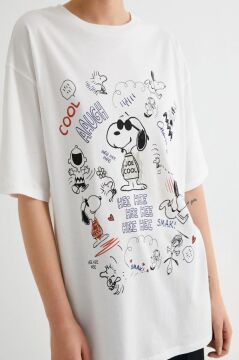 Koton Snoopy Tişört Arkası Baskılı Kısa Kollu Bisiklet Yaka Pamuklu Lisanslı