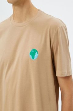 Koton Erkek Casual Dünya Nakış İşleme Tshirt Bej