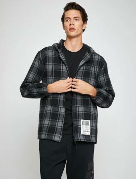 Koton Erkek Ekoseli Kapüşonlu Sweatshirt Cep Detaylı Fermuarlı Etiket Baskılı
