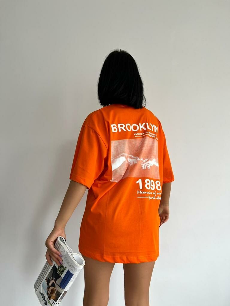 Hipatu Kadın  Brooklyn Baskılı Oversize Tişört Turuncu
