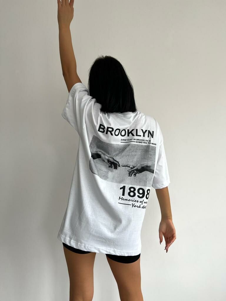 Hipatu Kadın Brooklyn Baskılı Oversize Tişört Beyaz