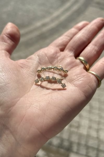 Gömme Taşlı Sıra Kare Model Çoklu Görünüm Küpe 14K