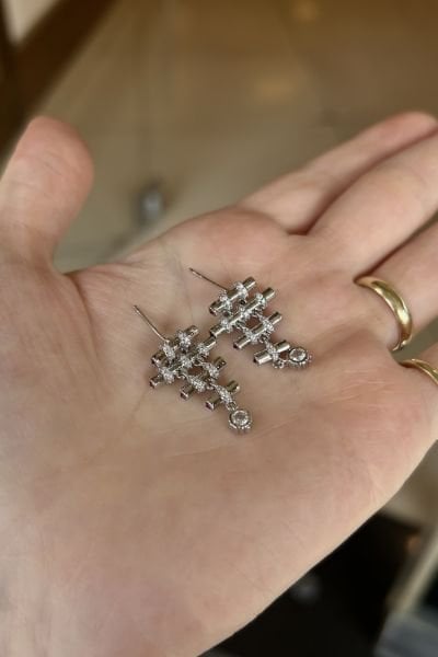 Taş İşlemeli Sıra Silindir Premium Küpe Gümüş Renk