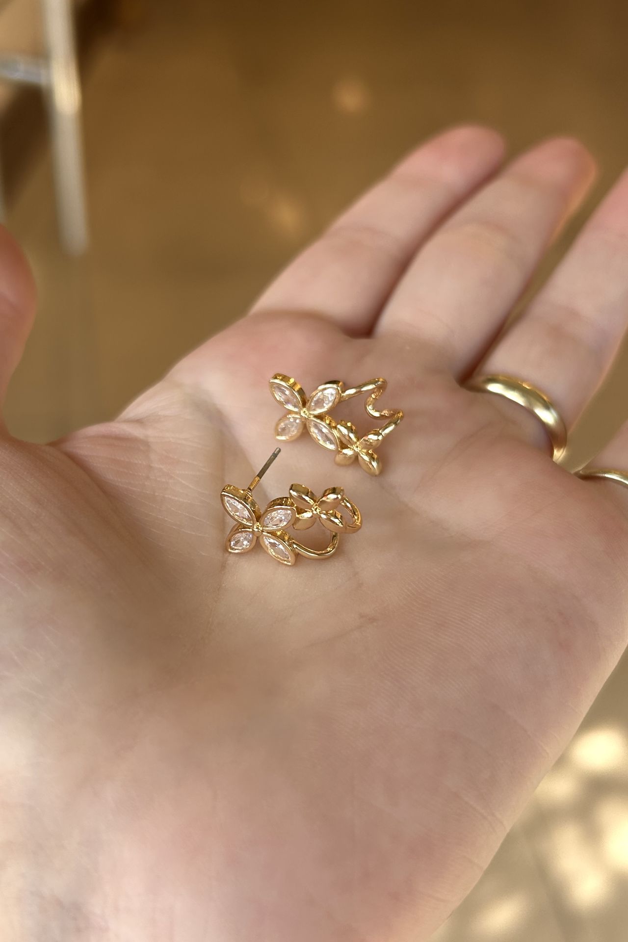 Taş Yapraklı Çiçek Model 2'li Görünüm Küpe