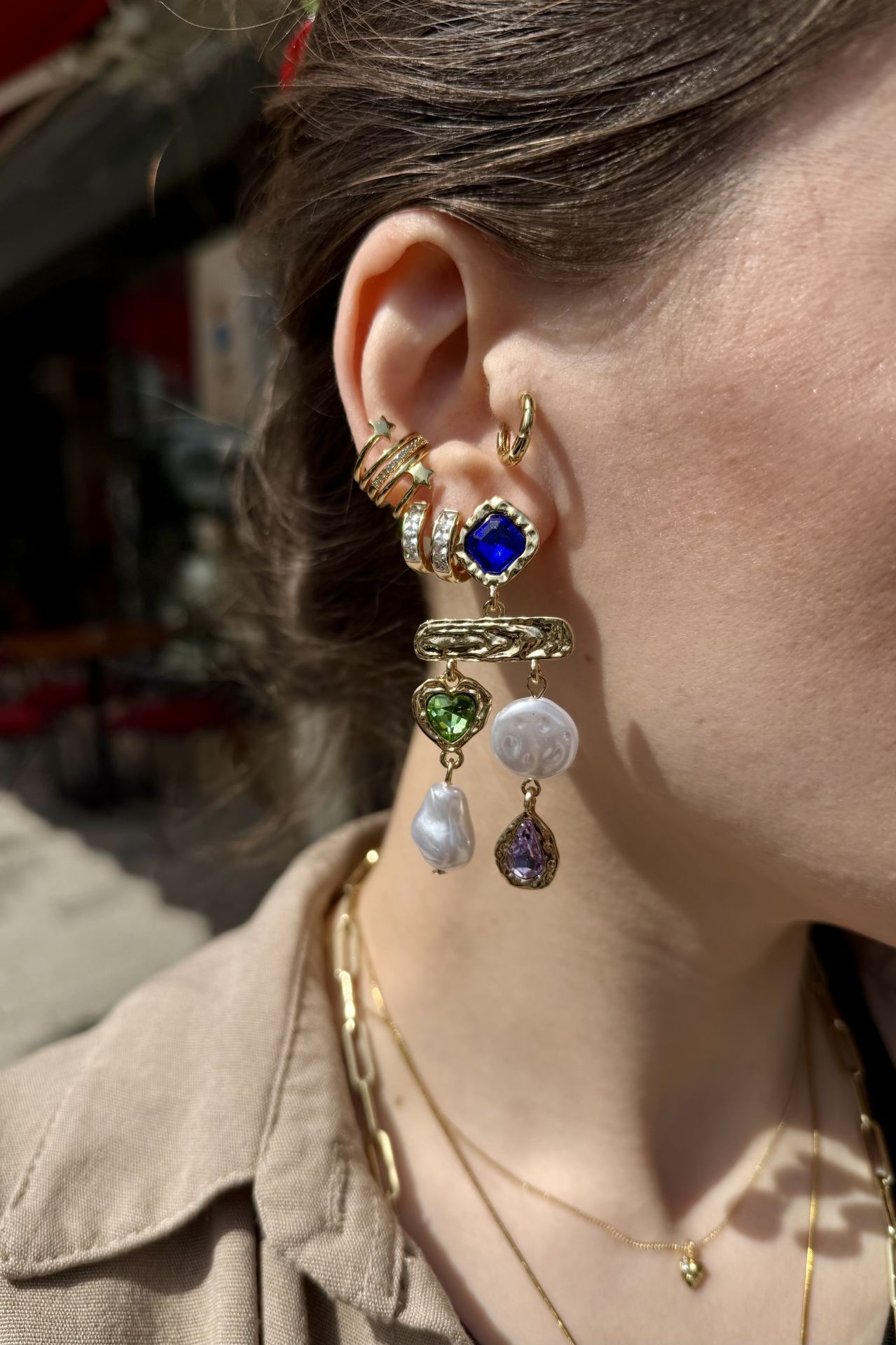 Renkli Taş Sallantılı Marka Model Küpe