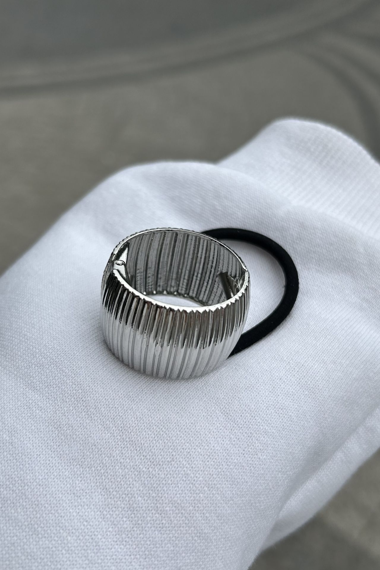 Metal Tırtıklı Silindir Model Lastik Toka Gümüş
