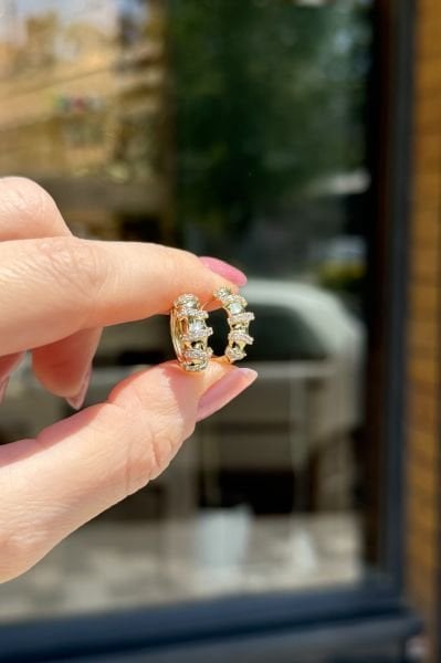 VIP Kıvrımlı Gömme Taş Kemerli Halka Küpe 14K