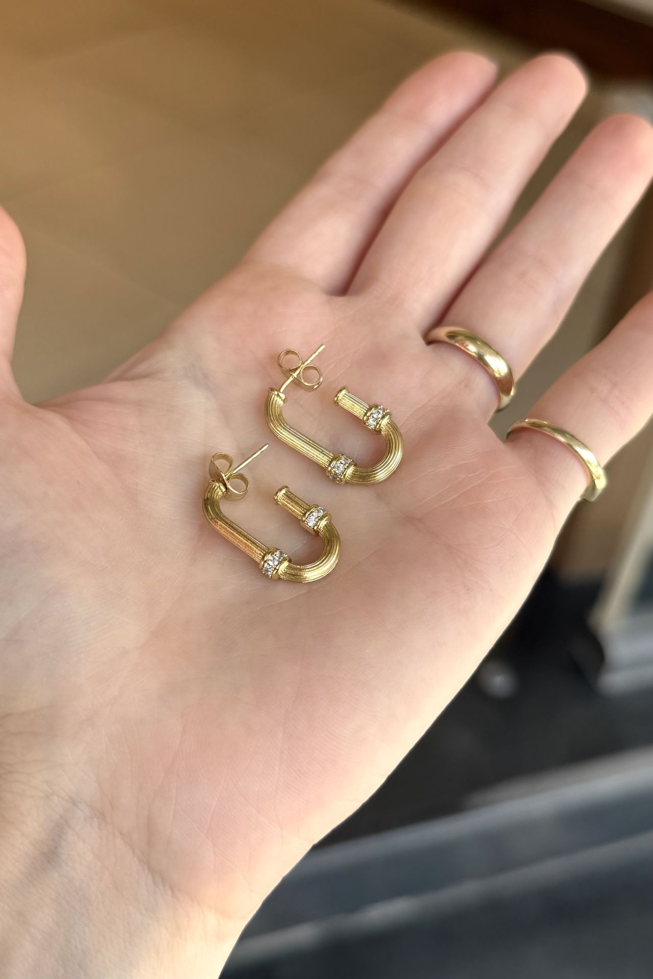 VIP Gömme Taş Kemerli Yarım Halka Oval Küpe 14K
