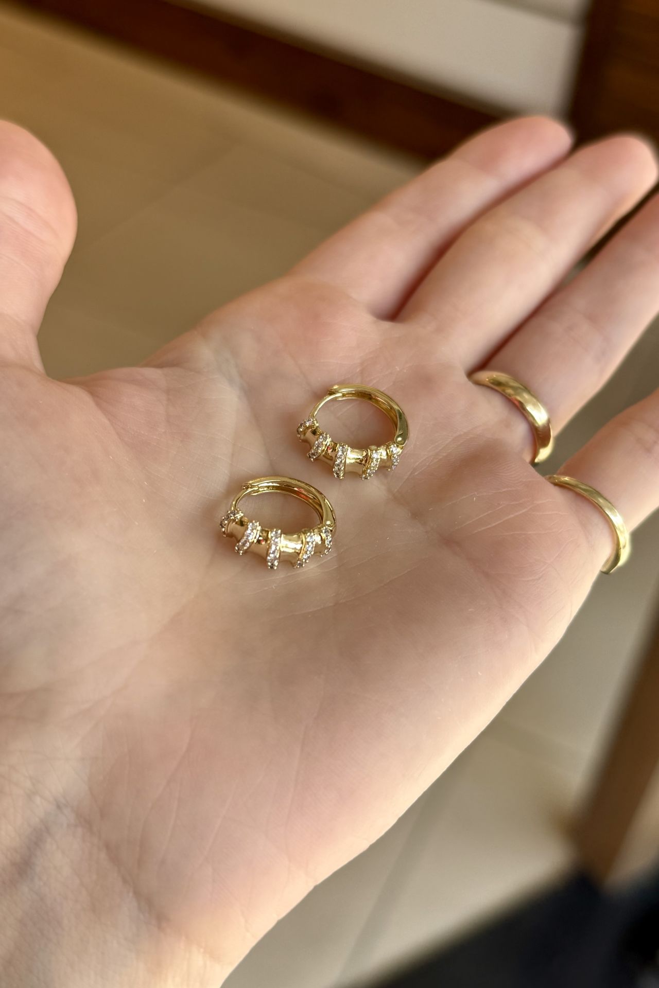 VIP Önü Kıvrımlı Oval Halka Küpe 14K