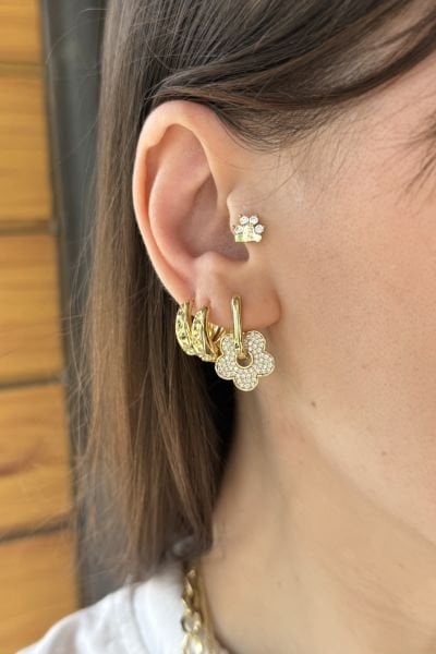 VIP Gömme Taş İşlemeli Çiçek Charmlı Oval Halka Küpe 14K