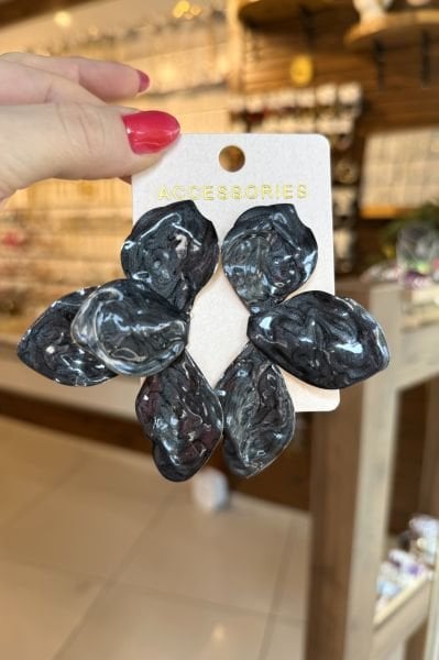 Marka Model Sedefli Mineli Plaka Çiçek Küpe Siyah