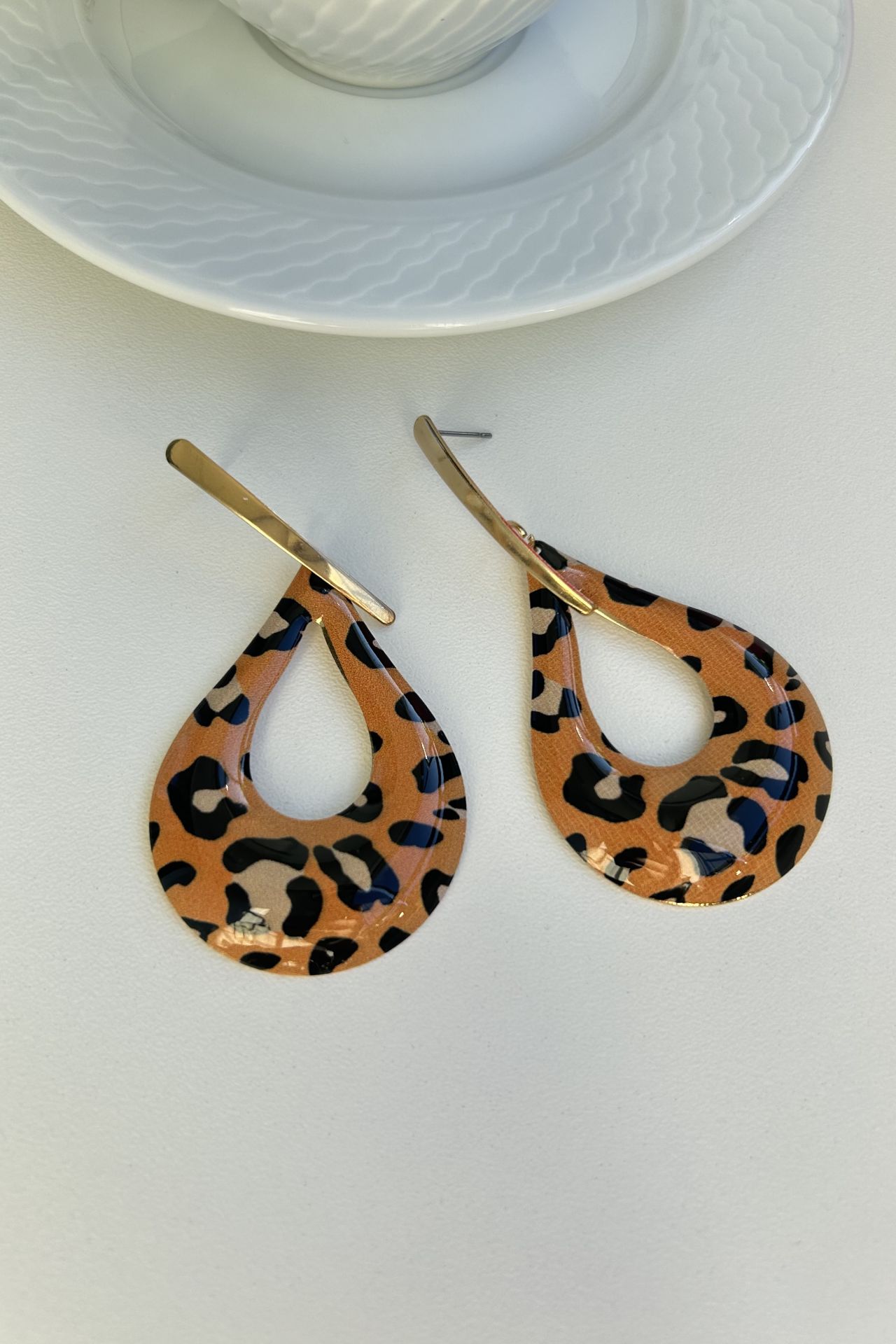 Sallantılı Damla Model Leopar Küpe