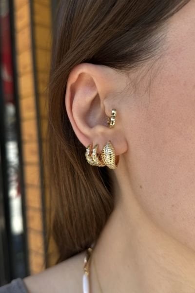 VIP Ortası Sıra Taşlı Tırtık Model Oval Halka Küpe 14K