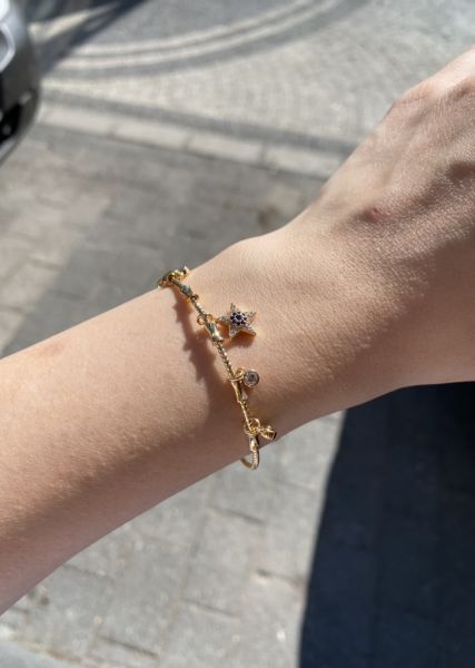 Sallantılı Yıldız Detaylı Charm Bileklik