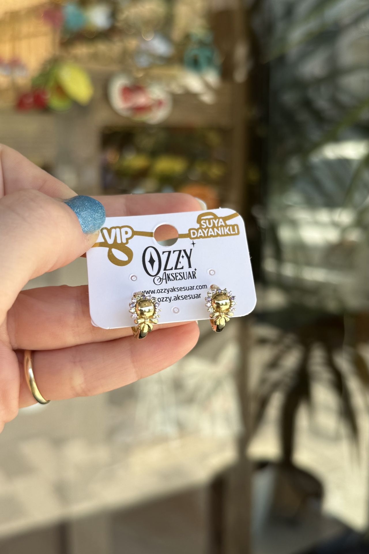 VIP Soft Renk Taş Detay Fiyonklu Güneş Halka Küpe 14K