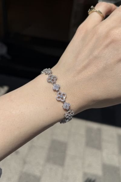 Gömme Zirkon Taşlı Sıra Yonca Model Bileklik