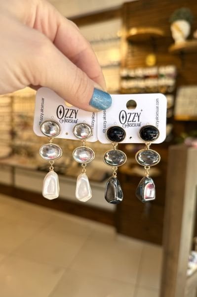 Damla Taş Model Sallantılı Küpe