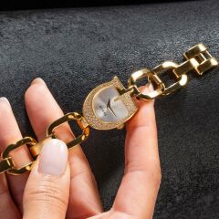 GUESS GUGW0683L2 ALTIN KAPLAMA TAŞLI KADIN KOL SAATİ