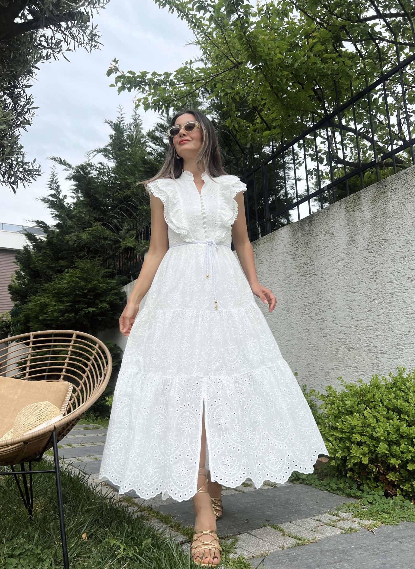 Beyaz Önü Fırfırlı Fisto Elbise(10MAYISKARGO)