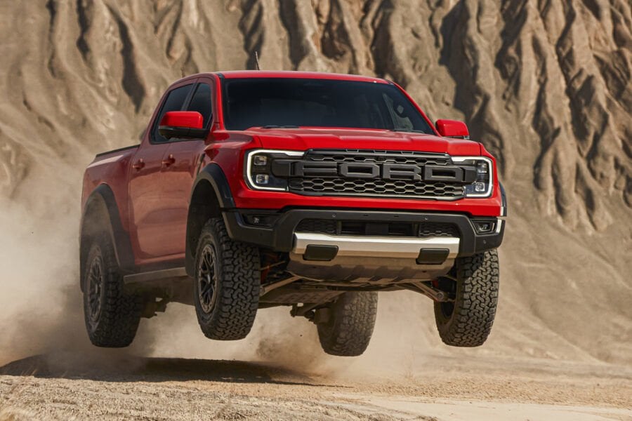 Ford, otomotiv sektöründe güvenilirliği ve dayanıklılığı ile tanınan bir markadır. Ancak her araç gibi Ford modelleri de zaman içinde yıpranır ve bazı parçaların değiştirilmesi gerekebilir. Bu noktada araç sahiplerinin karşısına 