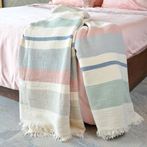 Pastel Stripes Müslin Yatak Örtüsü