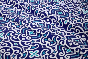 Beyaz Zemin Üzerine Lacivert Mavi Tonlarda Çini Desenli Baskılı Kumaş
