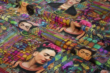 Renkli Geometrik Zeminli Frida Kahlo Desenli Kumaş