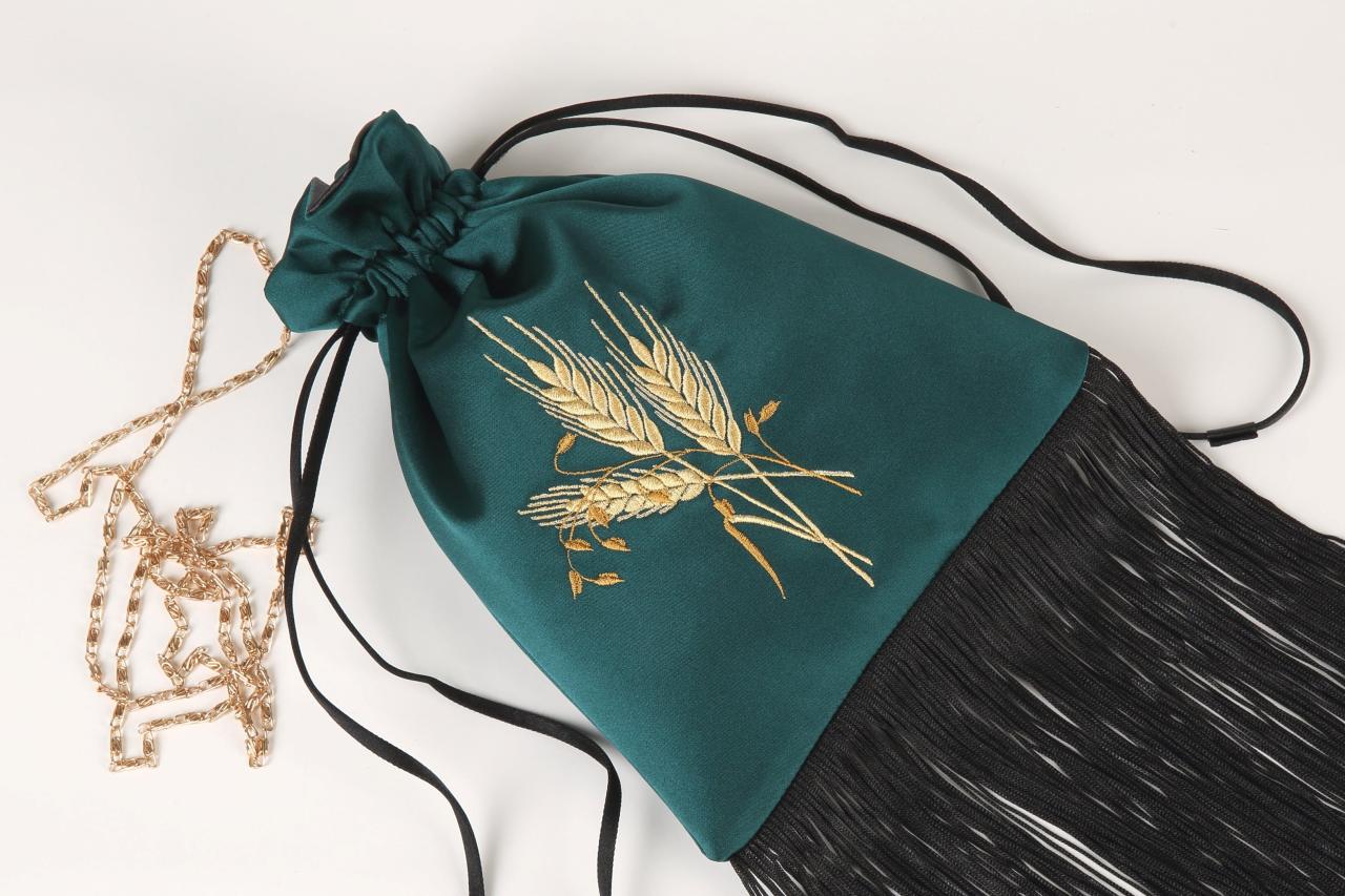 HELEN  POUCH