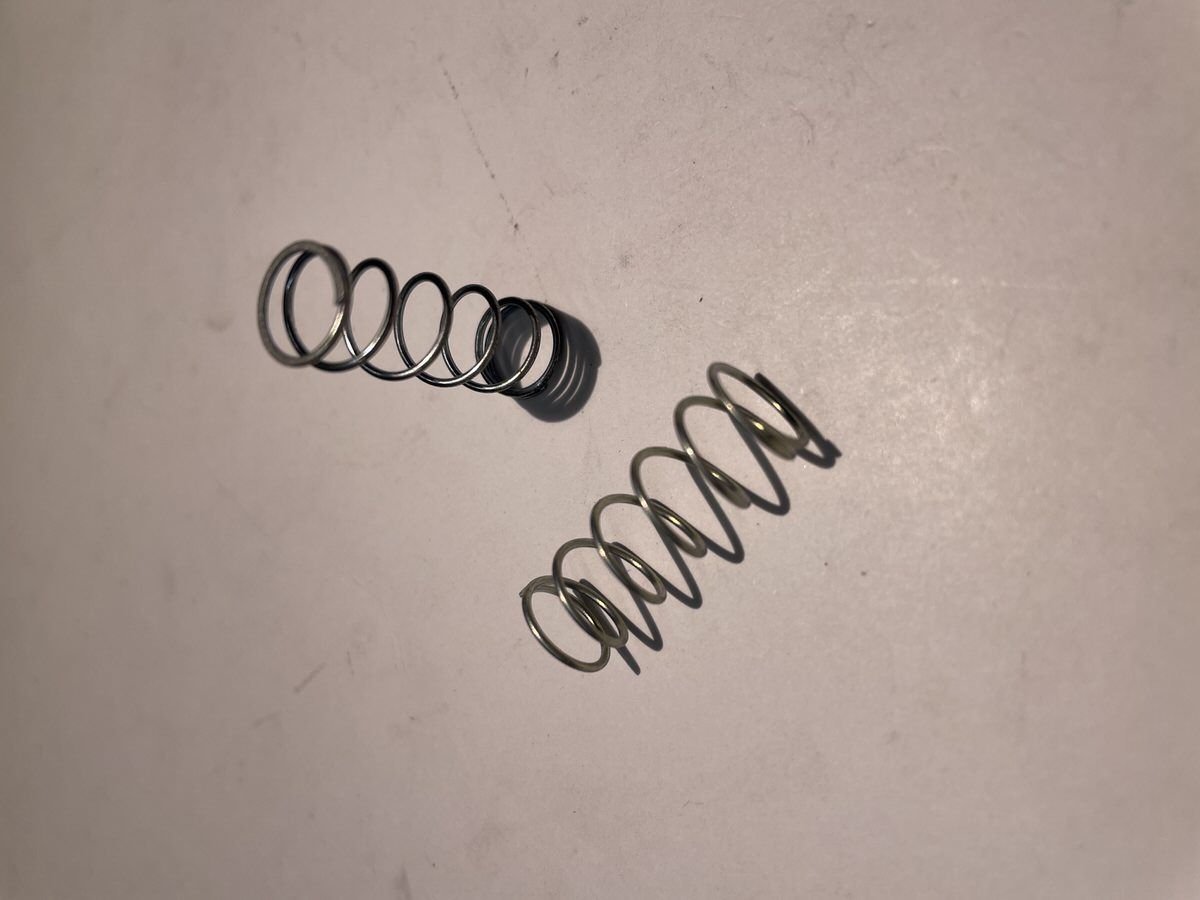 803072-028 SPRING,COMP  .36OD 1.00L .029W