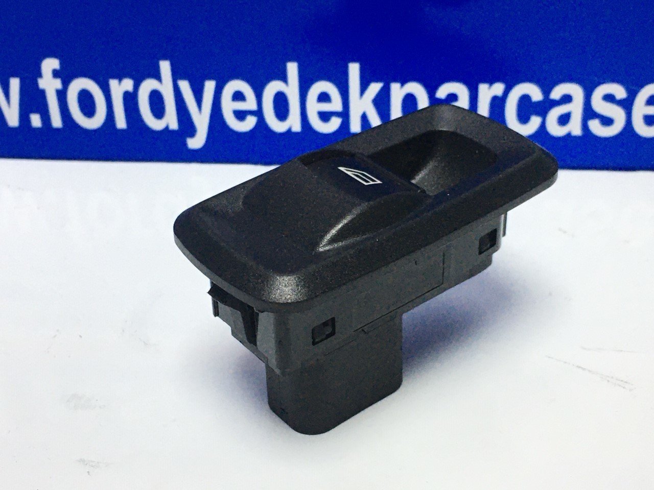 Ford Fiesta Cam Düğmesi Tekli 2009-2016 Yıllar Arası İçin Uyumludur