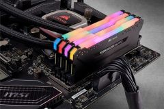 CORSAIR CMW64GX4M4D3600C18 64GB (4x16GB) DDR4 3600 MHz C18 VENGEANCE RGB PRO DIMM BELLEK BLACK