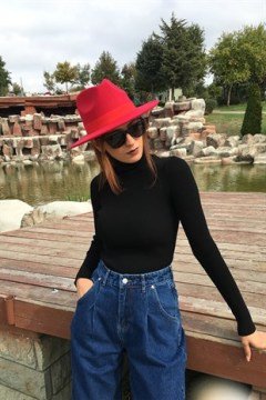 Kırmızı Fötr Şapka