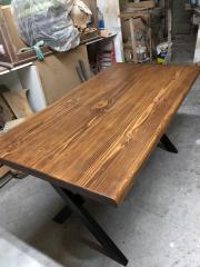 Doğal Ceviz Renkli Kütük Masa 140x80 cm | Göknar Ağacı Üst Tabla, Metal Ayaklı, Mutfak Salon Kafe Restaurant Masası