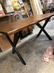 Doğal Ceviz Renkli Kütük Masa 140x80 cm | Göknar Ağacı Üst Tabla, Metal Ayaklı, Mutfak Salon Kafe Restaurant Masası