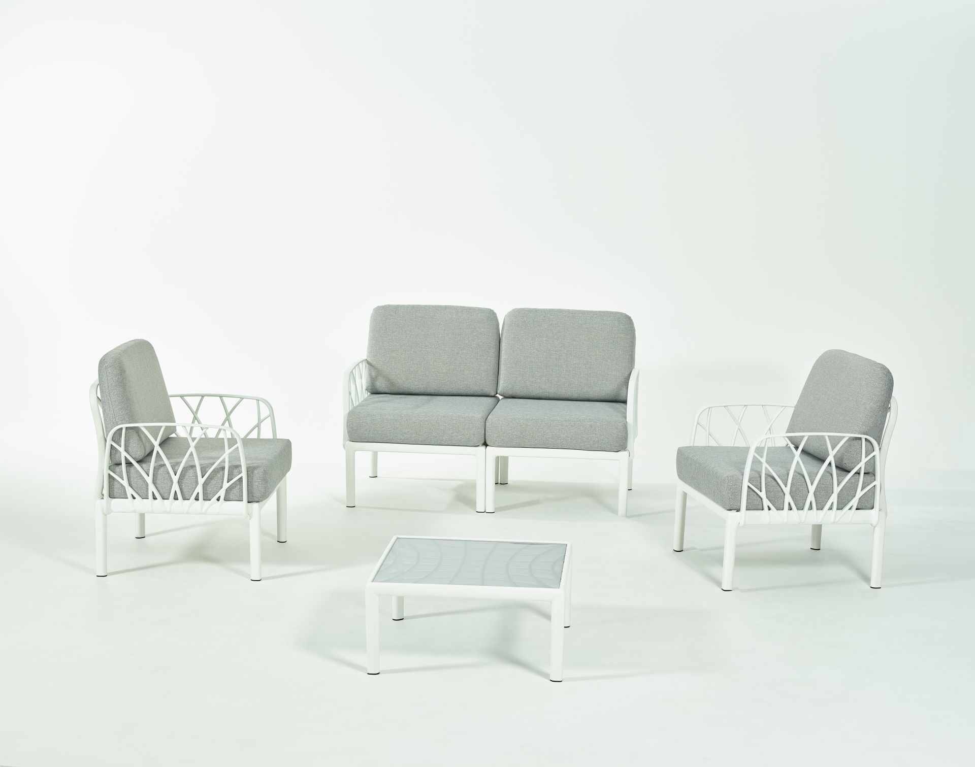 Beyaz Gri Minderli 4 Kişilik Sehpalı Bahçe Koltuk Takımı