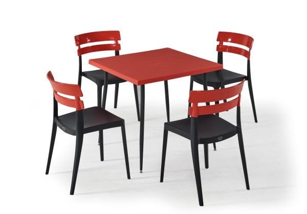 Siyah ve Kırmızı Kare Bahçe Masa Sandalye Takımı 80x80 cm İç ve Dış Mekan Kullanımı için Uygun