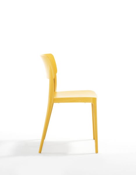 Hardal Renkli Dış Mekan Bahçe Sandalyesi Estetik ve Fonksiyonellik Bir Arada