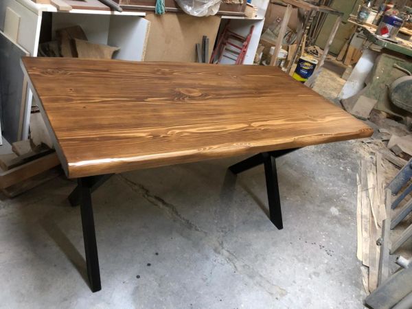 Doğal Ahşap Kütük Masa Ceviz Rengi ve Mat Siyah Ayaklar 75X130.cm
