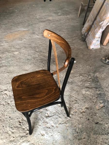Siyah Metal Ve Ceviz Ahşap Tonet Restaurant Sandalyesi