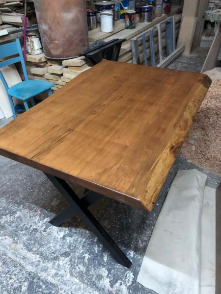 Doğal Kenar Kütük Masa Modeli