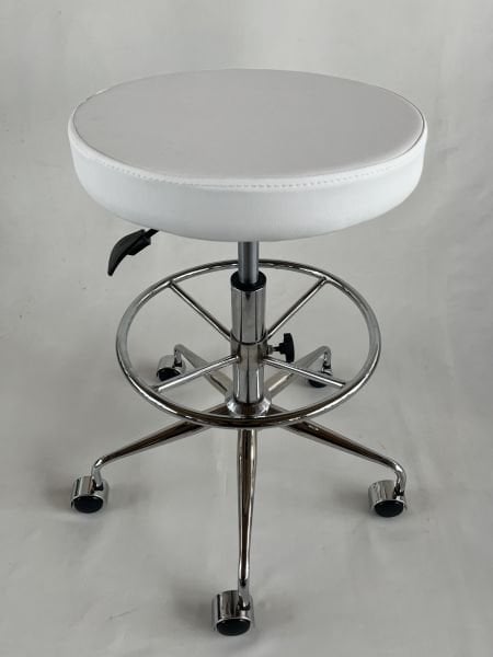 Krom Ayaklı Beyaz Deri Tekerlekli Yüksek Laboratuvar Taburesi