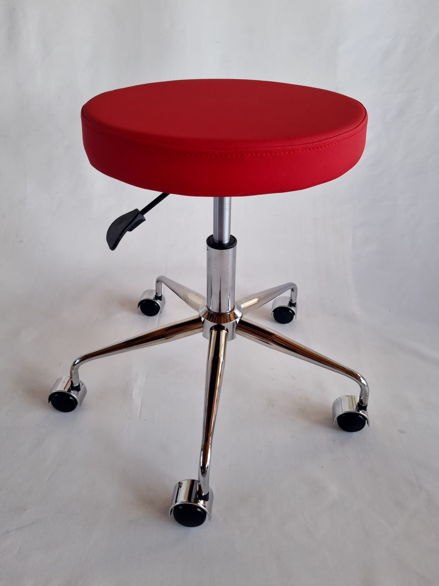 Pulsar Kırmızı Deri Tekerlekli Tabure Amortisörlü