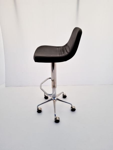 Parker Tekerlekli Siyah Deri Küçük Yüksek Bar Sandalyesi