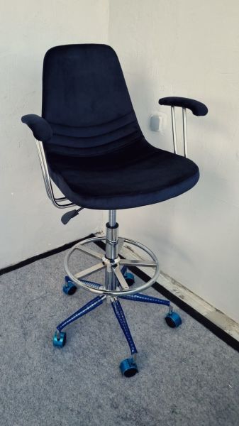 Bintaş Mobilya Siyah Kumaş Tekerlekli Kollu Rahat Bar Sandalyesi