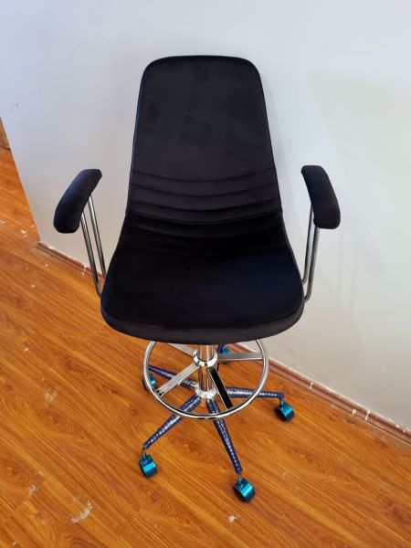 Rose Siyah Kumaş Tekerlekli Rahat Kollu Yüksek Bar Sandalye Modelleri