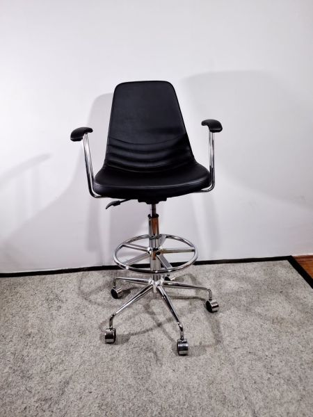 Siyah Deri Rahat Kollu Bar Sandalye Modelleri